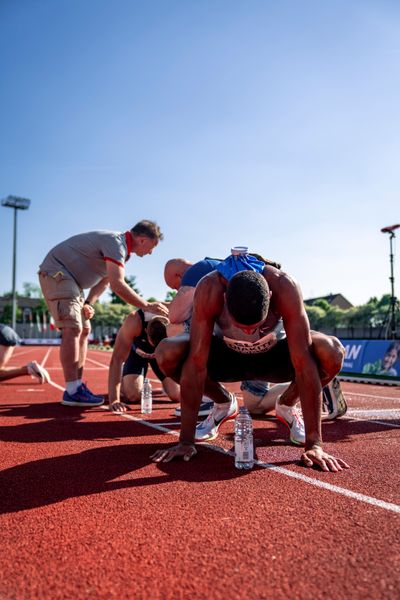 Malik Diakite (Hannover 96) nach dem 1500m Lauf am 08.05.2022 beim Stadtwerke Ratingen Mehrkampf-Meeting 2022 in Ratingen